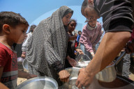 Gaza food distribution by aid organizations