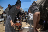Gaza food distribution by aid organizations