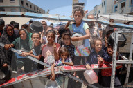 Palestinian Children Queue for Food Amid Ongoing Humanitarian Crisis in Gaza City