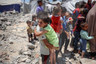 Palestinian Children Queue for Food Amid Ongoing Humanitarian Crisis in Gaza City