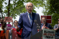 Environmental activists urge Senate to reject fossil fuel industry givewaays in 10-year budget