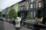 Notting Hill residents paint famous colourful houses black in bid to put off influencers and stop 'disruptive overtourism'