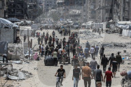Displaced Gazans on the move