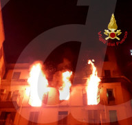 NEWS - Feuer in Mailand, eine 48-jährige Frau springt aus ihrer Wohnung in der Viale Abruzzi und stirbt