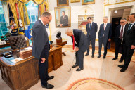 Merz gifts Trump golf putter