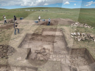 FEATURE -  Archäologen haben in der Mongolei eine über 4000 Kilometer lange neue Chinesische Mauer freigelegt