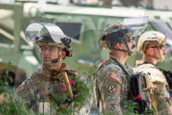 US Army protects Los Angeles federal buildings