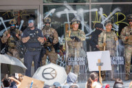 US Army protects Los Angeles federal buildings