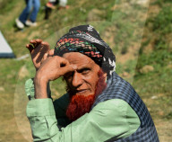 Kashmiri nomadic Muslim visit Shrine of Miyan Peer