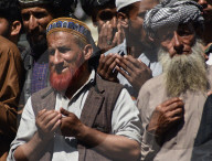 Kashmiri nomadic Muslim visit Shrine of Miyan Peer