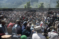 Kashmiri nomadic Muslim visit Shrine of Miyan Peer