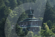 Kashmiri nomadic Muslim visit Shrine of Miyan Peer