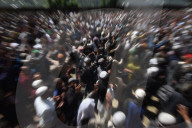 Kashmiri nomadic Muslim visit Shrine of Miyan Peer