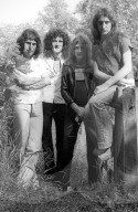 VARIOUS QUEEN