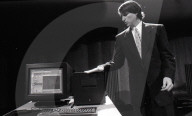 Steve Jobs launches NeXt Computers - 1988