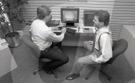Steve Jobs launches NeXt Computers - 1988