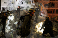 Iranian missiles hit Israel, kill 6