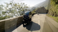 Tilting electric car steered with handlbars