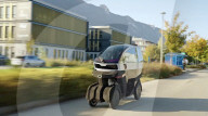 Tilting electric car steered with handlbars
