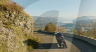 Tilting electric car steered with handlbars