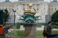 Anti-Trump statue appears on the National Mall