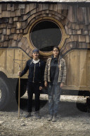 A Fairytale Home In The Woods: Das Aussteigerpaar Kai und Ben lebt in ihrem umgebauten Truck in den Wäldern von British Columbia