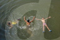 Heatwave Continues In Kashmir