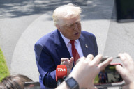DC: President Trump hold a White House departure