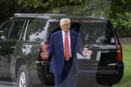 DC: President Trump hold a White House departure