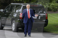 DC: President Trump hold a White House departure