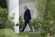 DC: President Trump hold a White House departure