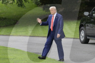 DC: President Trump hold a White House departure