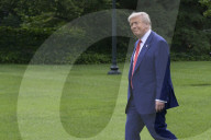 DC: President Trump hold a White House departure