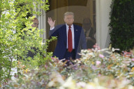 DC: President Trump hold a White House departure