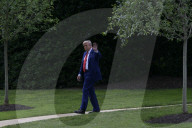 DC: President Trump hold a White House departure