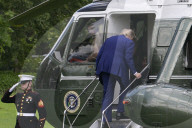 DC: President Trump hold a White House departure