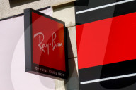 Ray-Ban Store