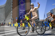 FEATURE - Cyclonudista-Fahrradtour in Brüssel