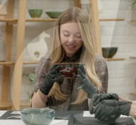 Sydney Sweeney tries Japanese crockery fixing art