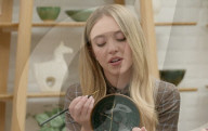 Sydney Sweeney tries Japanese crockery fixing art