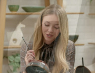 Sydney Sweeney tries Japanese crockery fixing art