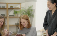 Sydney Sweeney tries Japanese crockery fixing art