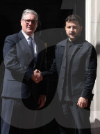 Keir Starmer welcomes Volodymyr Zelenskyy to No10