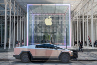 Tesla Cybertruck in front of Apple Store