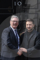 Keir Starmer welcomes Volodymyr Zelenskyy to No10