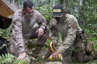 Marines Learn Jungle Survival From Panamanian Commandos