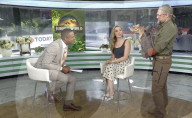 Scarlett Johansson brings baby dinosaur to TV interview