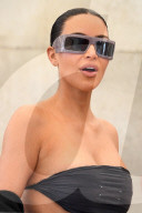 Kim, Khloe and Kris Jenner greeted by fellow guests as they arrive by boat at The Gritti Palace for Bezos wedding