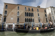 PEOPLE - Bezos-Hochzeit: Promis auf dem Weg zur Hochzeit in Venedig