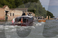 PEOPLE - Bezos-Hochzeit: Promis auf dem Weg zur Hochzeit in Venedig